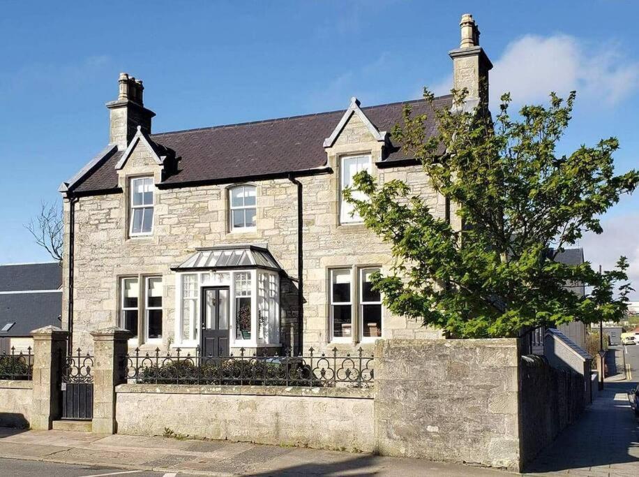 Beautiful 3-Story Townhouse In Central Lerwick Villa Exterior photo